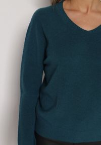 Born2be - Niebieski Sweter z Wiskozą i Wełną z Dekoltem w Serek Claida. Okazja: na co dzień. Typ kołnierza: dekolt w serek. Kolor: niebieski. Materiał: wełna, wiskoza. Styl: casual #6