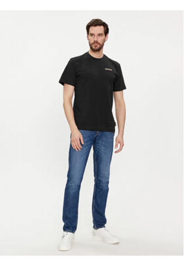 Napapijri T-Shirt Iaato NP0A4HFZ Czarny Regular Fit. Kolor: czarny. Materiał: bawełna