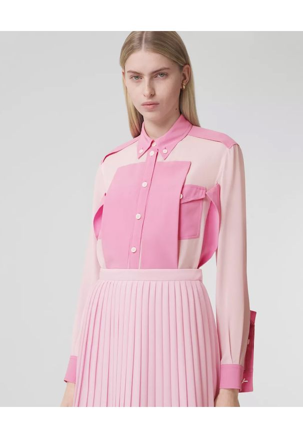 Burberry - BURBERRY - Różowa koszula z jedwabnej krepy. Kolor: różowy, wielokolorowy, fioletowy. Materiał: jedwab. Długość rękawa: długi rękaw. Długość: długie. Styl: klasyczny