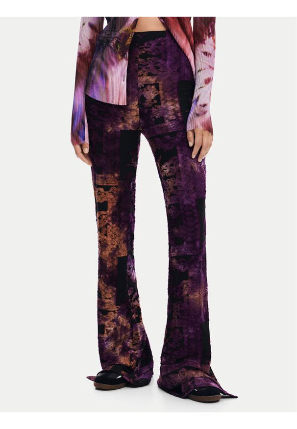 Desigual Spodnie materiałowe Lua 24WWPK05 Fioletowy Slim Fit. Kolor: fioletowy. Materiał: syntetyk, wiskoza