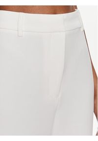 YAS Spodnie materiałowe Izzie 26032131 Biały Regular Fit. Kolor: biały. Materiał: wiskoza, syntetyk #5