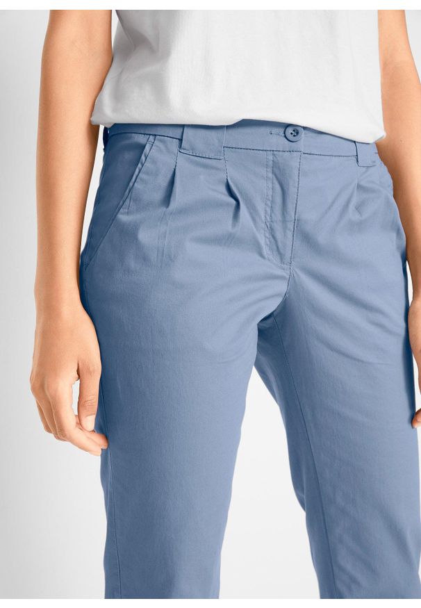 bonprix - Spodnie chino ze stretchem. Okazja: na co dzień. Stan: obniżony. Kolor: niebieski. Materiał: bawełna. Wzór: kwiaty. Styl: casual