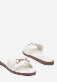 Born2be - Białe Klapki Triakim. Nosek buta: okrągły. Kolor: biały. Materiał: skóra ekologiczna. Wzór: gładki, aplikacja. Obcas: na płaskiej podeszwie. Styl: elegancki