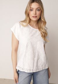 Born2be - Biała Bluzka Bawełniana z Ażurowymi Wycięciami Ryrlea. Okazja: na co dzień. Kolor: biały. Materiał: bawełna. Długość: długie. Wzór: ażurowy. Styl: casual, klasyczny #1