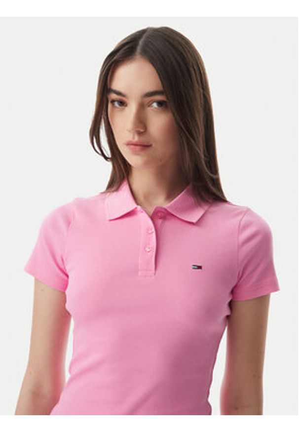 Tommy Jeans Polo DW0DW22327 Różowy jasny Slim Fit. Typ kołnierza: polo. Kolor: różowy. Materiał: bawełna
