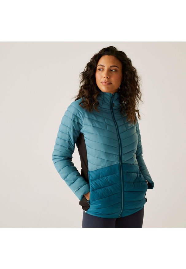Regatta - Kurtka damska hybrydowa z kapturem Leedre. Typ kołnierza: kaptur. Kolor: zielony. Materiał: puch, syntetyk. Sport: turystyka piesza