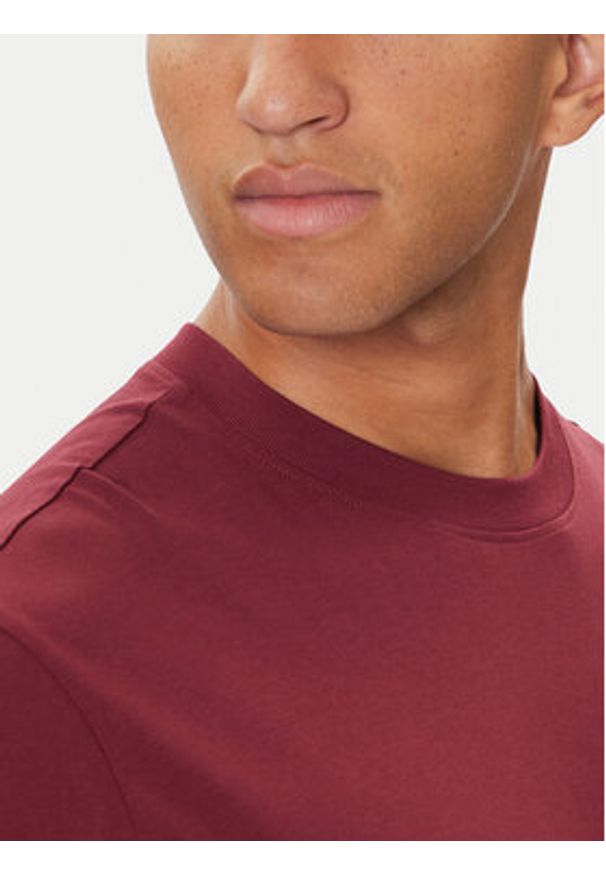 United Colors of Benetton - United Colors Of Benetton Koszulka piżamowa 30964M021 Bordowy Regular Fit. Kolor: czerwony. Materiał: bawełna