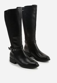 Renee - Czarne Kozaki w Stylu Oficerek Ozdobione Klamrami Otima. Okazja: na co dzień. Zapięcie: klamry. Kolor: czarny. Materiał: jeans, skóra. Wzór: aplikacja. Styl: casual, rockowy #3
