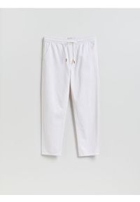 Reserved - Jeansy jogger fit - biały. Kolor: biały. Materiał: jeans #1