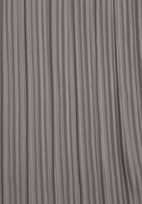 Born2be - Szare Szerokie Spodnie z Wysokim Stanem ze Zwiewnej Tkaniny z Plisami Galiris. Okazja: do pracy, na co dzień, na spotkanie biznesowe. Stan: podwyższony. Kolor: szary. Materiał: tkanina. Długość: długie. Styl: elegancki, biznesowy, casual #5