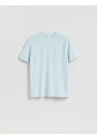 Reserved - T-shirt regular z kieszonką - jasnoniebieski. Kolor: niebieski. Materiał: dzianina, bawełna
