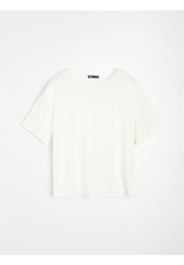 Sinsay - Koszulka z krótkim rękawem z wiskozą - kremowy. Kolor: kremowy. Materiał: wiskoza. Długość rękawa: krótki rękaw. Długość: krótkie