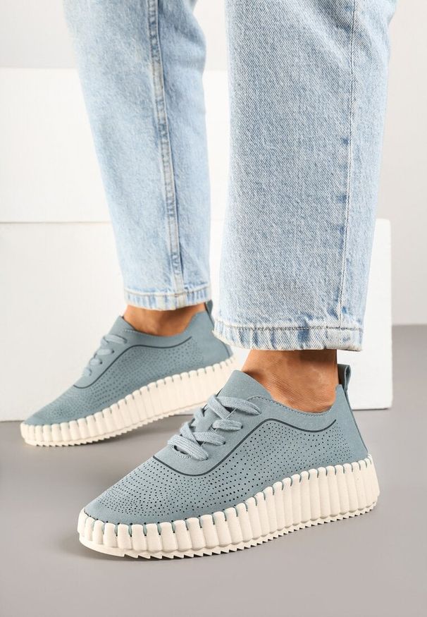 Renee - Niebieskie Sneakersy na Tłoczonej Platformie z Ażurową Cholewką Ronfira. Kolor: niebieski. Szerokość cholewki: normalna. Wzór: ażurowy. Obcas: na platformie
