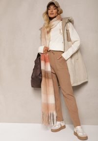 Renee - Ciemnobeżowe Spodnie z Bawełną High Waist Ozdobione Sznurkiem Venaline. Okazja: na co dzień. Stan: podwyższony. Kolor: beżowy. Materiał: bawełna. Wzór: aplikacja. Styl: klasyczny, casual