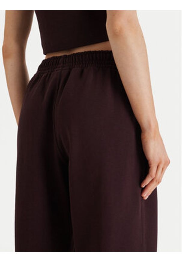 Calvin Klein Jeans Spodnie dresowe Monologo LV047B235G Brązowy Regular Fit. Kolor: brązowy. Materiał: bawełna