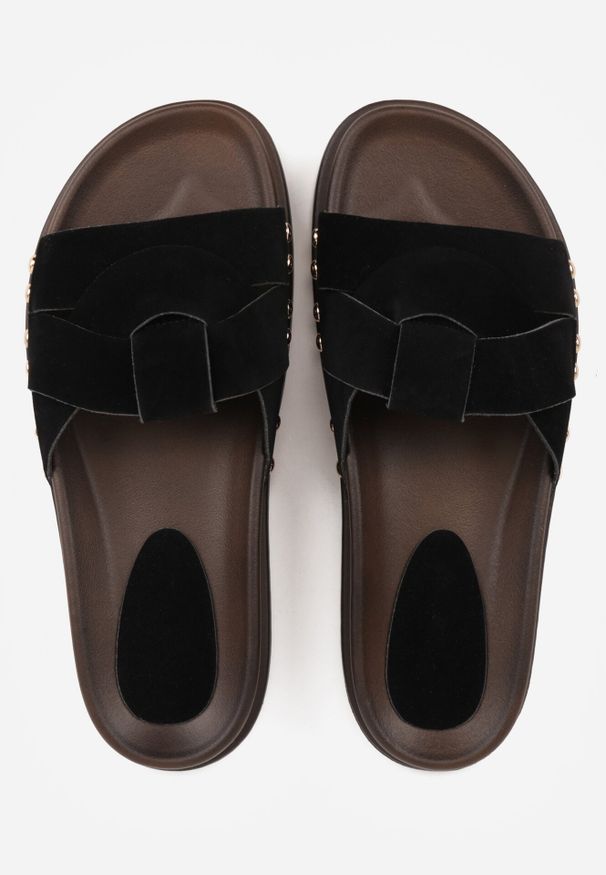 Born2be - Czarne Klapki z Przeplatanymi Paskami i Nitami przy Podeszwie Marivyn. Okazja: na randkę, na co dzień. Kolor: czarny. Materiał: len. Sezon: lato. Styl: casual, elegancki