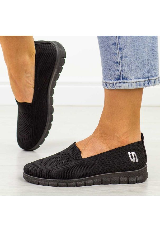 POTOCKI - Czarne sportowe buty damskie Potocki 16327. Kolor: czarny. Materiał: tkanina. Szerokość cholewki: normalna. Sezon: wiosna, lato. Sport: fitness