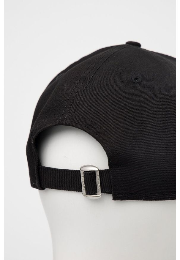 New Era czapka bawełniana kolor czarny z aplikacją. Kolor: czarny. Materiał: bawełna. Wzór: aplikacja