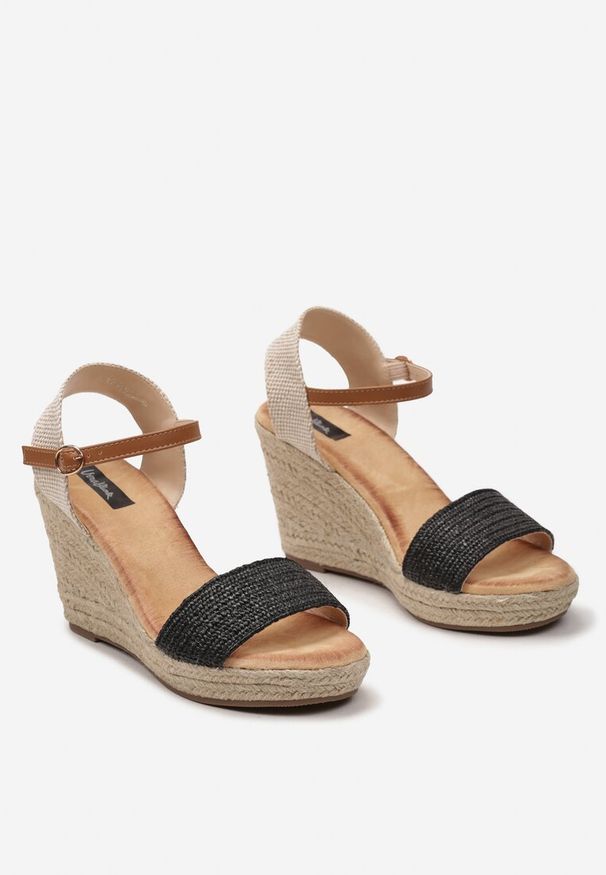 Renee - Czarne Sandały na Koturnie z Plecionki ze Sprzączką przy Kostce Storea. Okazja: na co dzień. Zapięcie: sprzączka. Kolor: czarny. Materiał: jeans. Sezon: lato. Obcas: na koturnie. Styl: casual