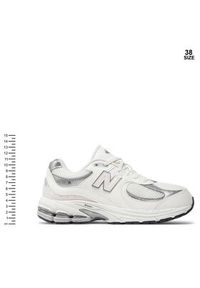 New Balance Sneakersy 2002 V1 GC2002PN Biały. Kolor: biały. Materiał: skóra