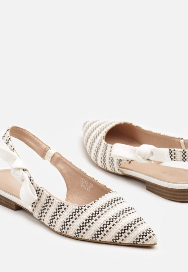 Renee - Białe Sandały Slingback z Tweedowymi Zdobieniami Calritis. Okazja: na co dzień, na spacer. Zapięcie: pasek. Kolor: biały. Materiał: jeans. Wzór: aplikacja. Obcas: na obcasie. Styl: casual, elegancki. Wysokość obcasa: niski