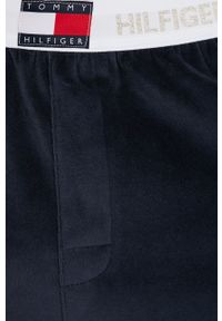 TOMMY HILFIGER - Tommy Hilfiger Spodnie męskie kolor granatowy gładkie. Kolor: niebieski. Materiał: dzianina. Wzór: gładki