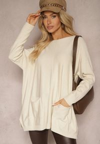 Renee - Jasnobeżowy Sweter z Wiskozą o Klasycznym Fasonie z Kieszonkami i Rozcięciami Nariselle. Okazja: do pracy. Kolor: beżowy. Materiał: wiskoza. Długość rękawa: długi rękaw. Długość: długie. Styl: klasyczny