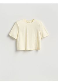 Reserved - T-shirt boxy z domieszką jedwabiu - złamana biel. Materiał: jedwab. Długość: krótkie