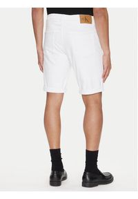 Calvin Klein Jeans Szorty jeansowe J30J327536 Biały Slim Fit. Kolor: biały. Materiał: bawełna