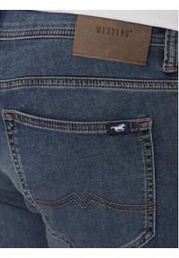 Mustang Szorty jeansowe Chicago 1014891 Granatowy Regular Fit. Kolor: niebieski. Materiał: bawełna