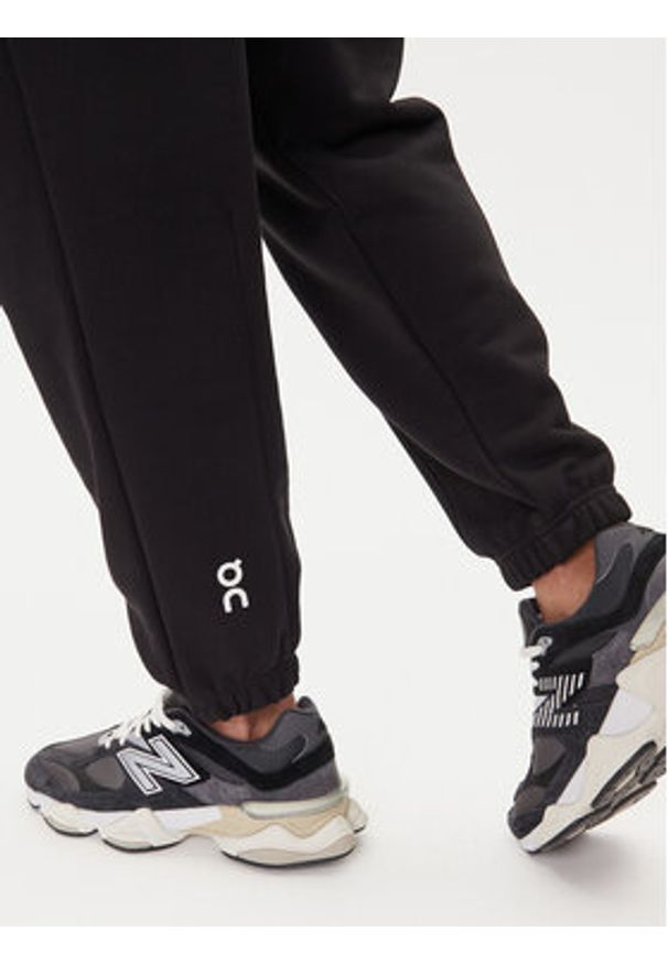 On Spodnie dresowe Club Pants 1ME1004 Czarny Relaxed Fit. Kolor: czarny. Materiał: bawełna