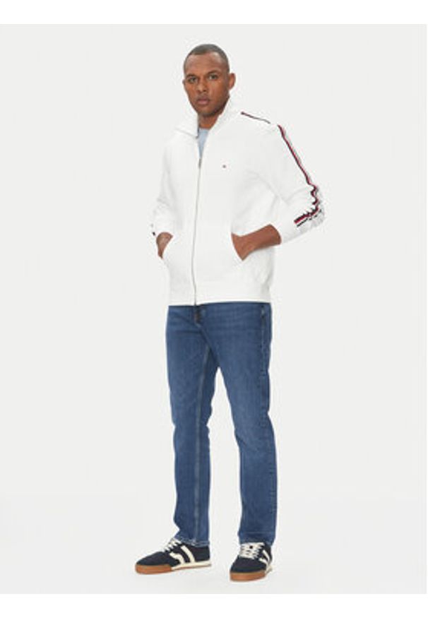 TOMMY HILFIGER - Tommy Hilfiger Bluza Global Stripe MW0MW38686 Biały Regular Fit. Kolor: biały. Materiał: bawełna