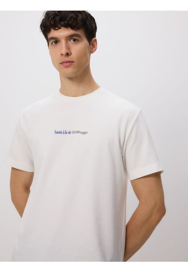 Reserved - T-shirt comfort z nadrukiem - złamana biel. Materiał: bawełna, dzianina. Wzór: nadruk