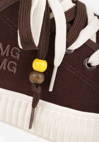 Renee - Brązowe Niskie Trampki z Podwójnymi Sznurówkami na Tłoczonej Platformie Astedella. Nosek buta: okrągły. Zapięcie: sznurówki. Kolor: brązowy. Materiał: materiał. Obcas: na platformie. Wysokość obcasa: niski #3