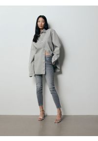 Reserved - Jeansy typu sculpt - jasnoszary. Kolor: szary #1