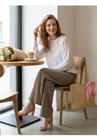 Sinsay - Bawełniany ażurowy sweter z haftowanymi kwiatami - kremowy. Kolor: kremowy. Materiał: bawełna. Wzór: ażurowy, haft, kwiaty #1