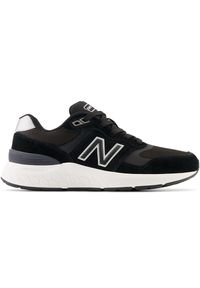 Buty damskie New Balance Fresh Foam 880 WW880BK6 – czarne. Okazja: na co dzień, na spacer. Kolor: czarny. Materiał: guma, zamsz, materiał. Szerokość cholewki: normalna. Sport: turystyka piesza, fitness