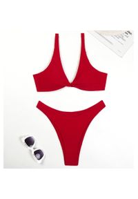 Intica - Bikini z trójkątnym topem na plażę i basen Muire. Kolor: czerwony. Materiał: materiał
