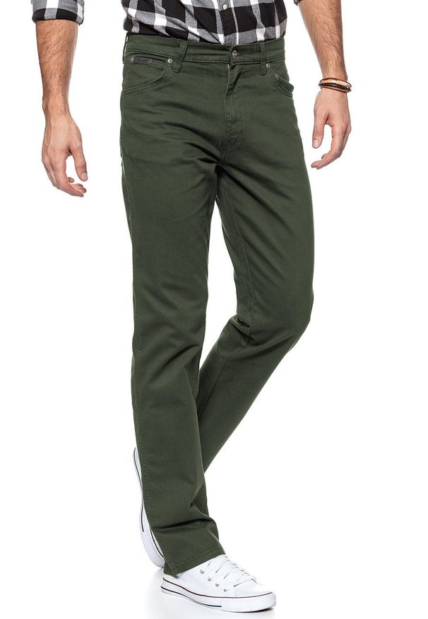 Wrangler - WRANGLER SPODNIE MĘSKIE TEXAS MOSS GREEN W121TA221 112126200