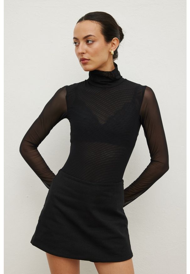 Marsala - Damskie body w kolorze BLACK- TRANSPARENT-S. Okazja: na co dzień. Typ kołnierza: golf. Materiał: poliester, elastan, materiał, tkanina. Długość rękawa: długi rękaw. Długość: długie. Wzór: gładki. Styl: klasyczny, casual, elegancki