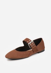 Born2be - Jasnobrązowe Balerinki Vices ze Skórzaną Wkładką i Szerokim Paskiem ze Sprzączką Rilucea. Okazja: na co dzień. Zapięcie: pasek. Kolor: brązowy. Materiał: skóra. Obcas: na płaskiej podeszwie. Styl: casual, rockowy #5