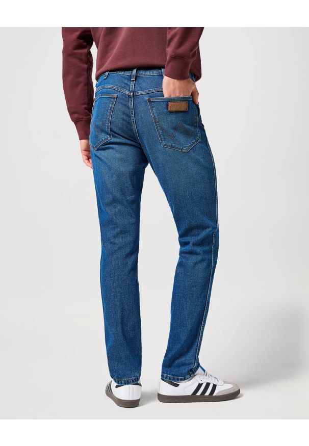 Wrangler - MESKIE SPODNIE WRANGLER RIVER SUNDOWN BLUE 112356835