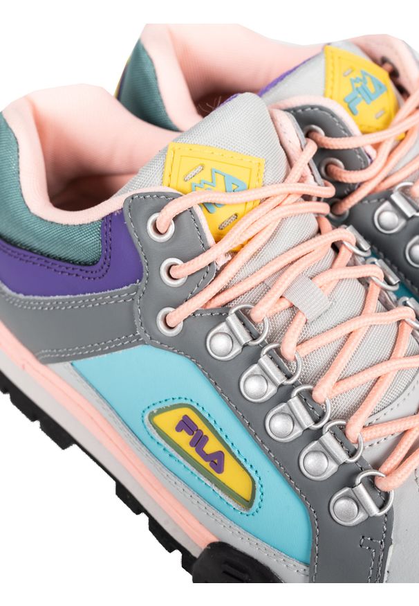 Fila Sneakersy "Trailblazer" | FFW0266 | Kobieta | Szary. Nosek buta: okrągły. Kolor: szary. Materiał: skóra, tkanina. Wzór: aplikacja. Obcas: na platformie