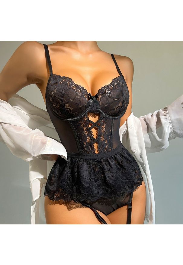 Intica - Komplet bielizny koronkowej z baskinką na specjalne okazje Sirje. Kolor: czarny. Materiał: koronka. Długość: długie. Wzór: koronka