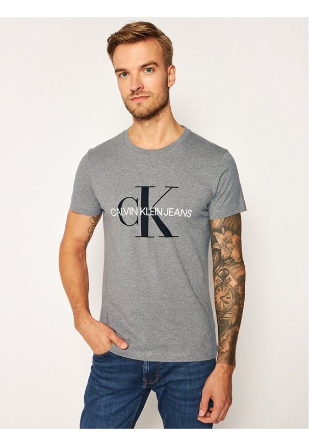 Calvin Klein Jeans T-Shirt Core Monogram Logo J30J314314 Szary Regular Fit. Kolor: szary