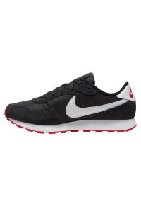 Buty Nike Md Valiant Jr CN8558-016 czarne. Okazja: na co dzień. Kolor: czarny. Materiał: tkanina, materiał, skóra, guma, zamsz. Szerokość cholewki: normalna. Wzór: aplikacja. Sezon: jesień, lato #3