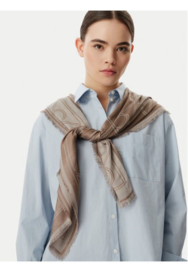 Calvin Klein Chusta Emblem Aop Contrast Lw Square Sc LV04F8077G Beżowy. Kolor: beżowy. Materiał: materiał