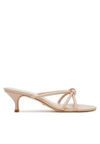 Guess Klapki FLJGARLEA03 Beżowy. Kolor: beżowy. Materiał: skóra