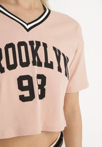Born2be - Ciemnoróżowy Bawełniany T-shirt z Napisem Nitanelia. Okazja: na co dzień. Kolor: różowy. Materiał: bawełna. Wzór: napisy. Styl: casual #3