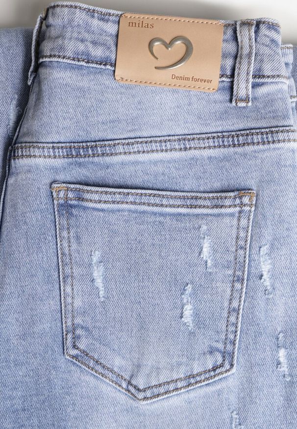 Renee - Niebieskie Jeansy z Bawełny o Szerokim Kroju High Waist Ozdobione Przetarciami Feless. Stan: podwyższony. Kolor: niebieski. Wzór: aplikacja. Sezon: lato